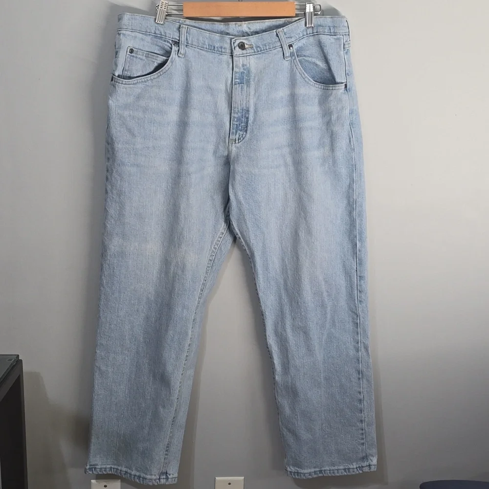wrangler jeans mens size 38 light blue Basic Denim Jean